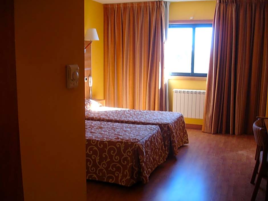 Photo 1 of 4 of Single Room