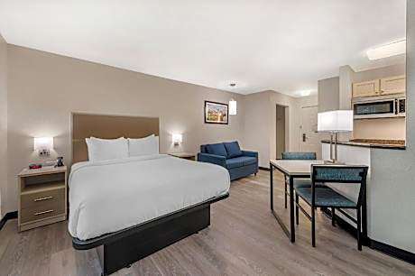 1 Queen Bed Nonsmoking Accessible