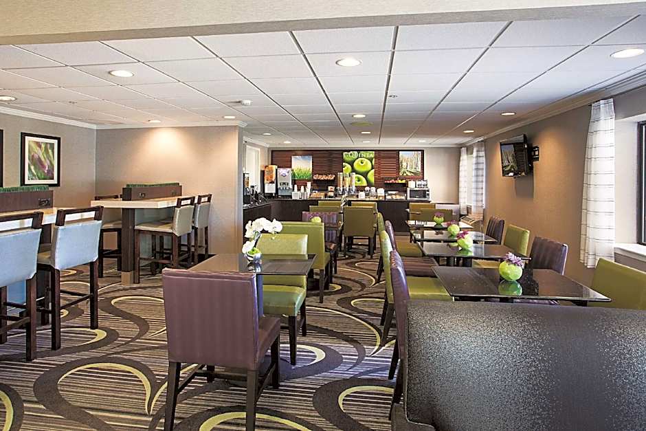 La Quinta Inn & Suites by Wyndham Baton Rouge Siegen Lane
