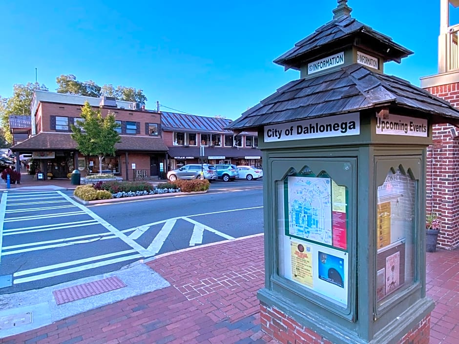 Holiday Inn Express and Suites Dahlonega University Area