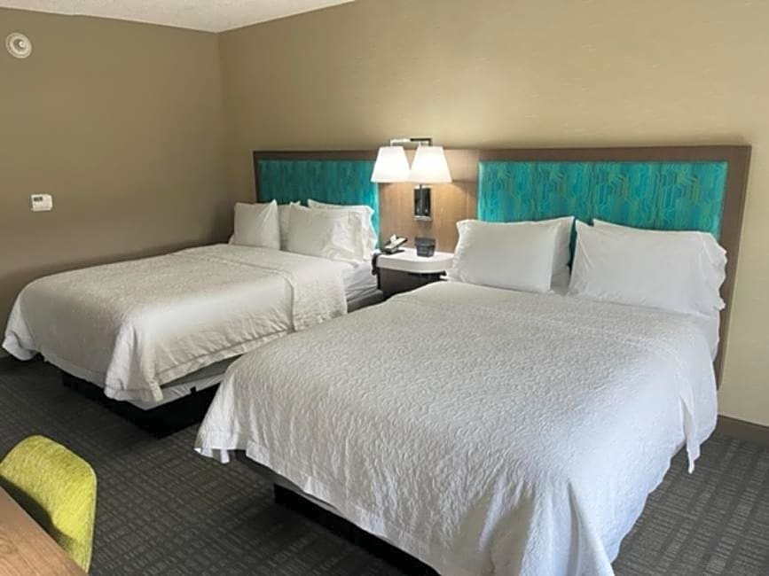Hampton Inn & Suites Louisville East