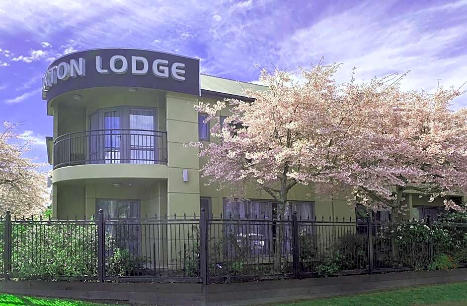 Saxton Lodge