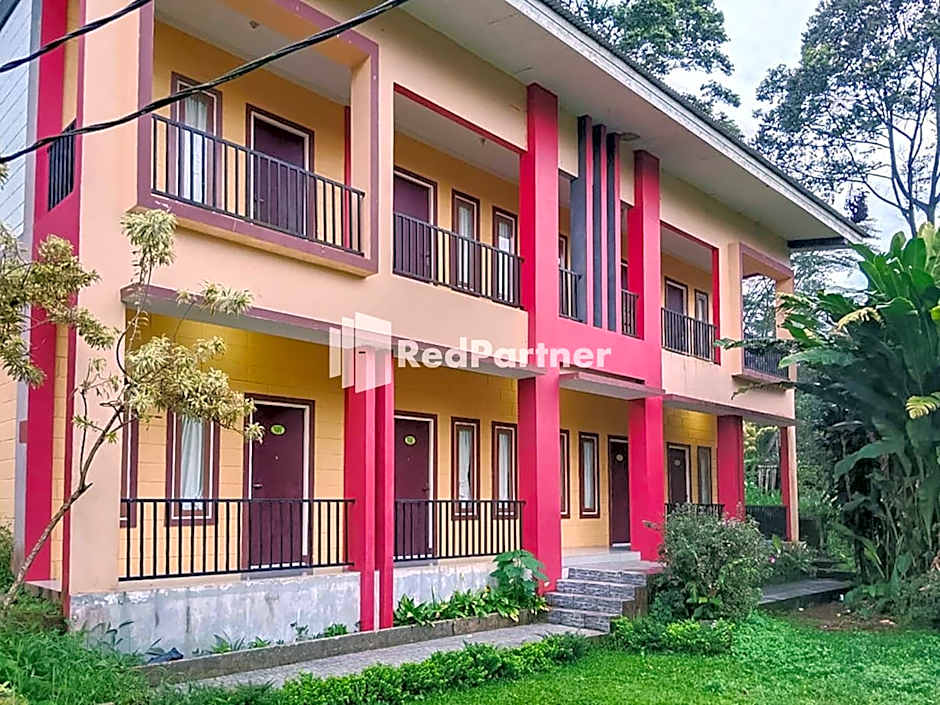 Kampung Resort Pertiwi by Reddoorz – Cisarua, PA