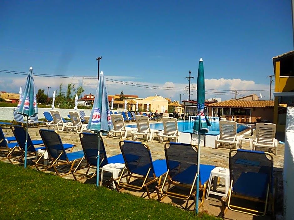 Alexis Pool Apartments