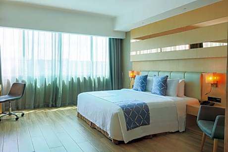 Deluxe King Room - Non-Smoking