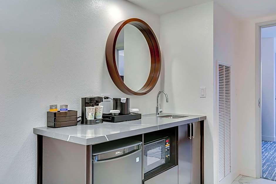 Photo 1 of 6 of 1 King Bed Suite