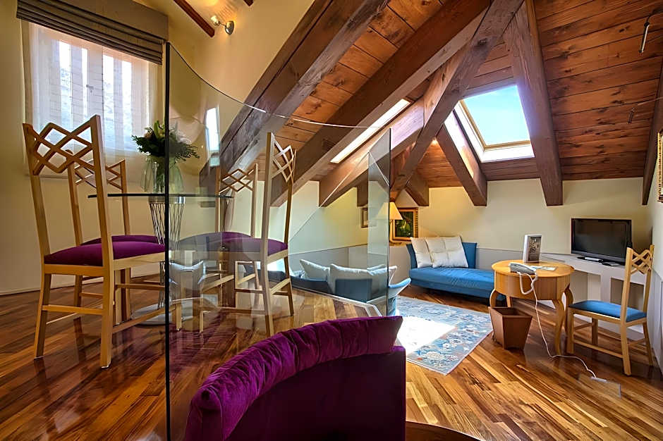 Photo 1 of 5 of Executive Suite
