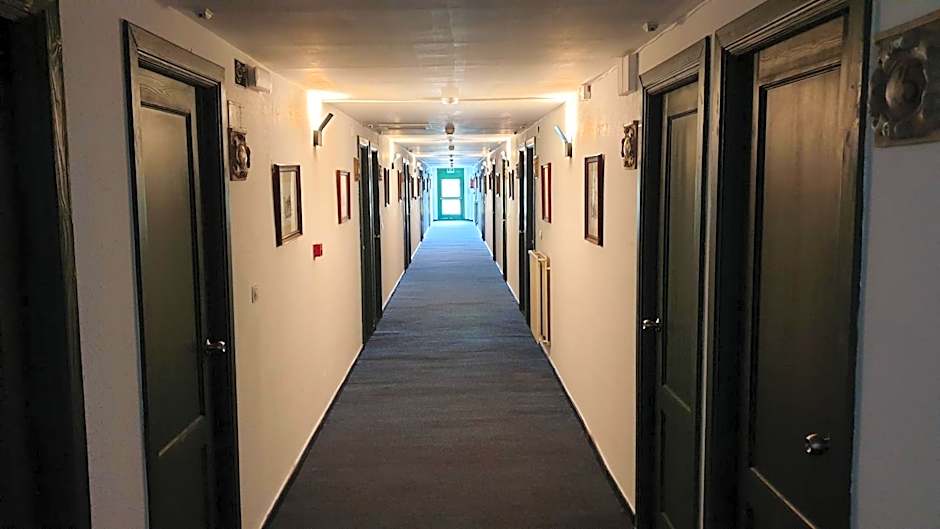 Sabiñanigo Camp & Hotel