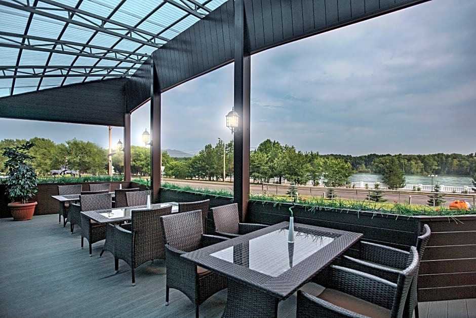 Dedeman Oskemen Tavros Hotel