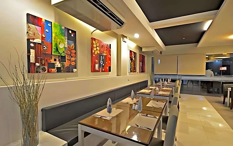 Holiday Suites Business District - Formerly Empire Suites Hotel