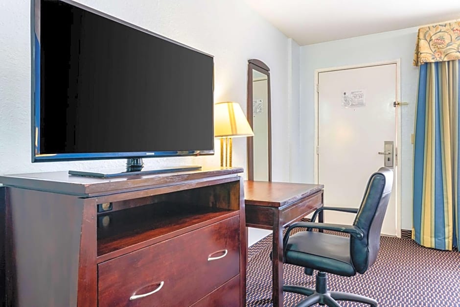 Quality Inn Sarasota North Near Lido Key Beach