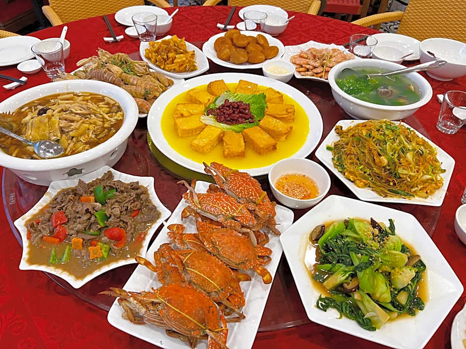 Tra Co Luxury Hotel & Resort 