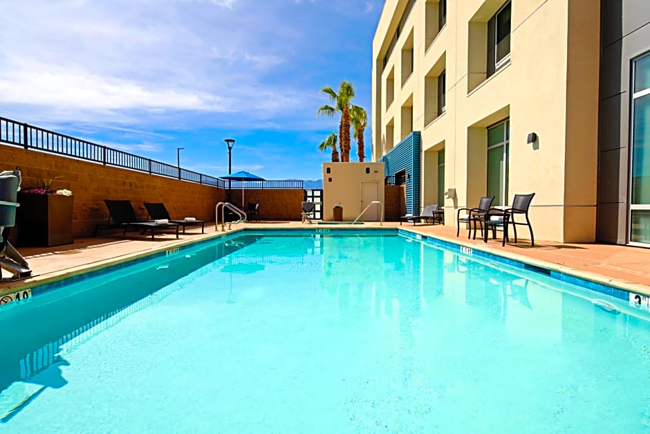 Holiday Inn Express & Suites - Palm Desert - Millennium By IHG