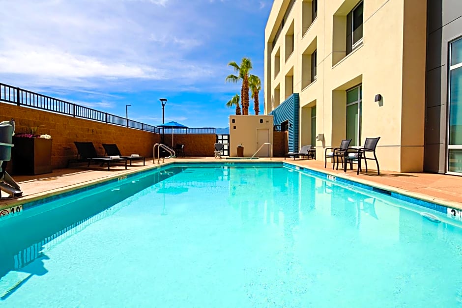 Holiday Inn Express & Suites - Palm Desert - Millennium, an IHG Hotel