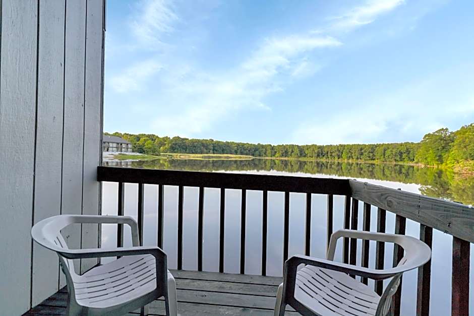 Waterbird Lakeside Inn