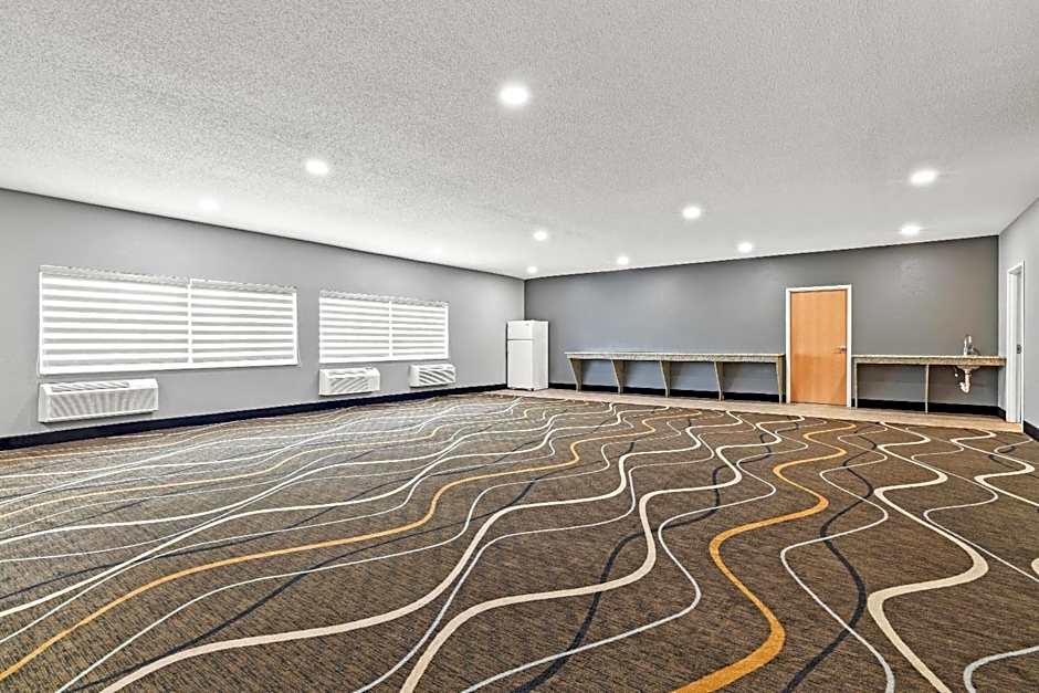 Super 8 by Wyndham Osseo WI