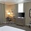 Redmont Hotel Birmingham, Curio Collection by Hilton