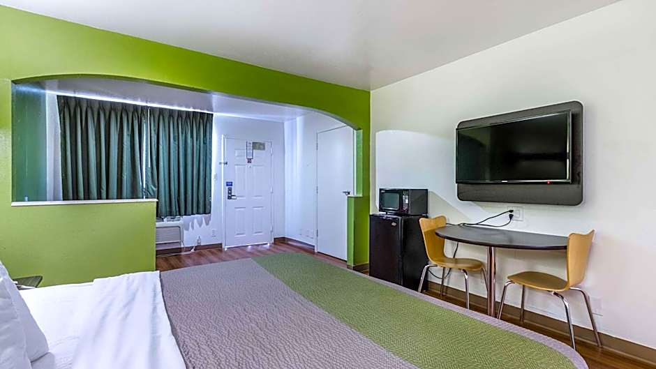 Motel 6-San Marcos, TX - North