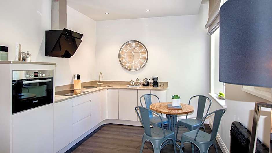 The Halston Carlisle