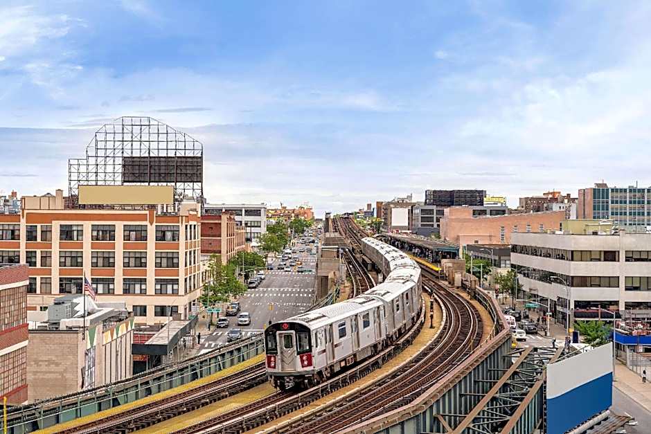 Days Inn by Wyndham Long Island City