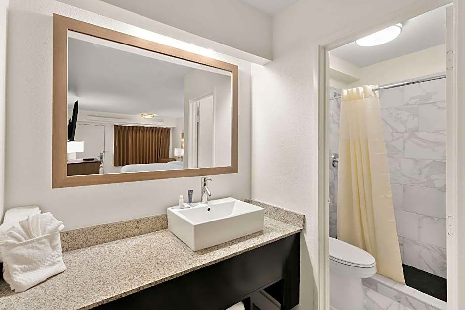 Clarion Pointe Kennesaw Town Center