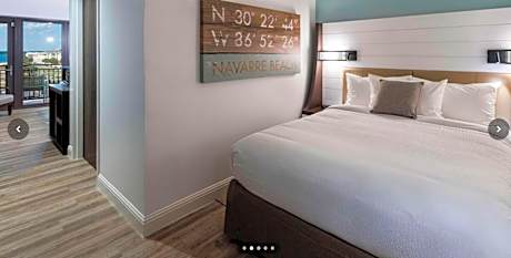 Queen Suite With Balcony, Suite, 2 Queen, Bay view, Balcony