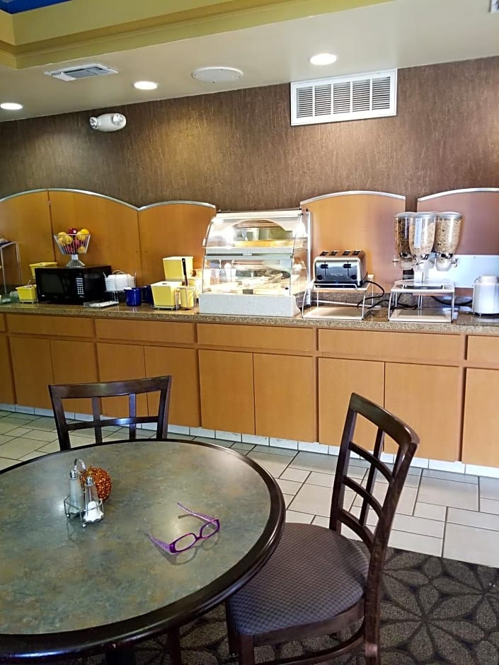 Days Inn by Wyndham Tulsa Central