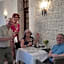 Logis Hôtel Restaurant La Vieille Auberge, Art and Gallery