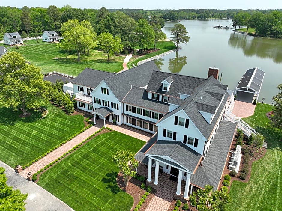 The Oaks Waterfront Hotel
