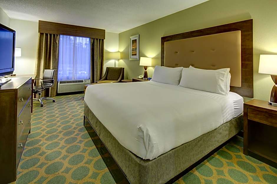 Holiday Inn Express Hotel & Suites Emporia By IHG