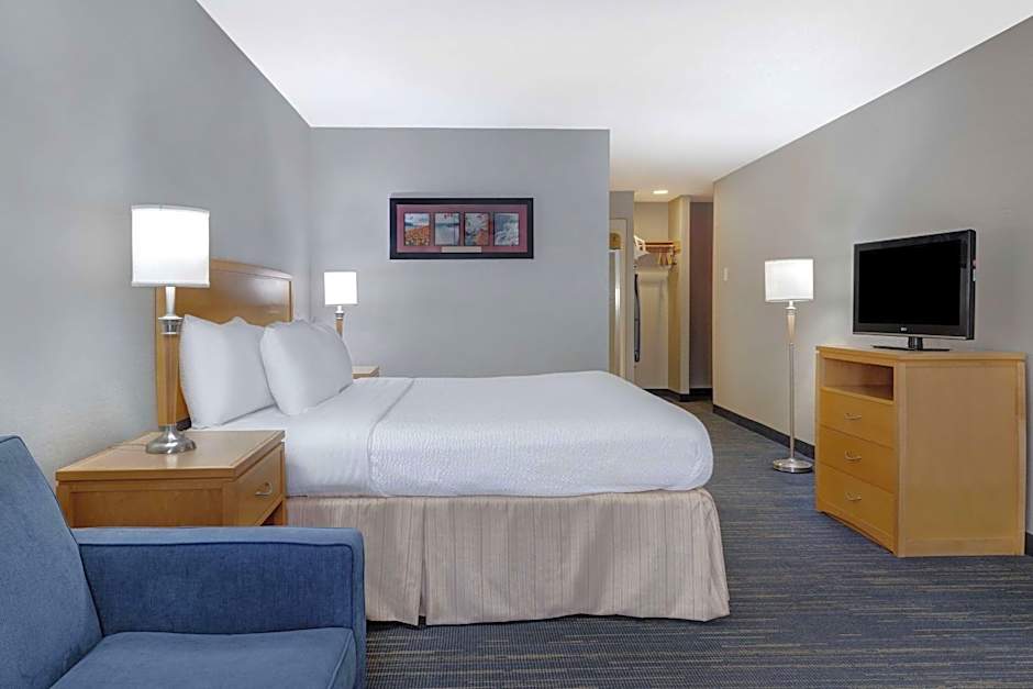 Days Inn by Wyndham Niagara Falls Near The Falls