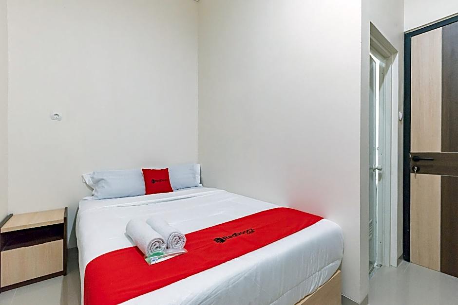 RedDoorz near CSB Mall Cirebon