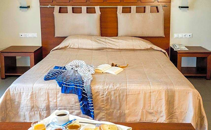 Foto 1 dari 1 — Superior 1 Double Bed or 2 Beds, Sea View