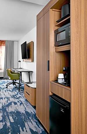 Queen Room with Two Queen Beds and Bath Tub - Mobility and Hearing Accessible