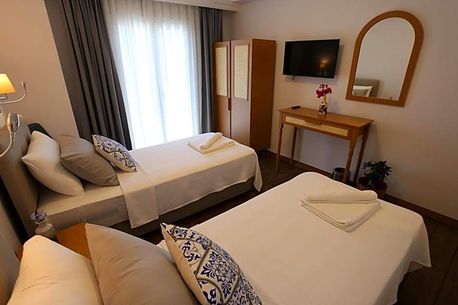 AtaÇesme Otel