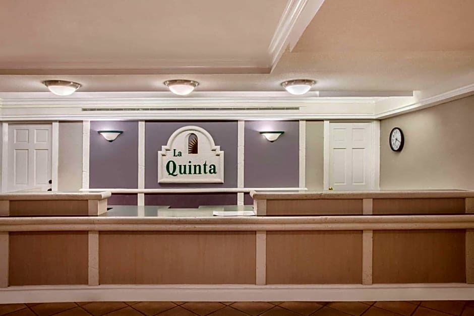 La Quinta Inn & Suites by Wyndham Fort Myers Central