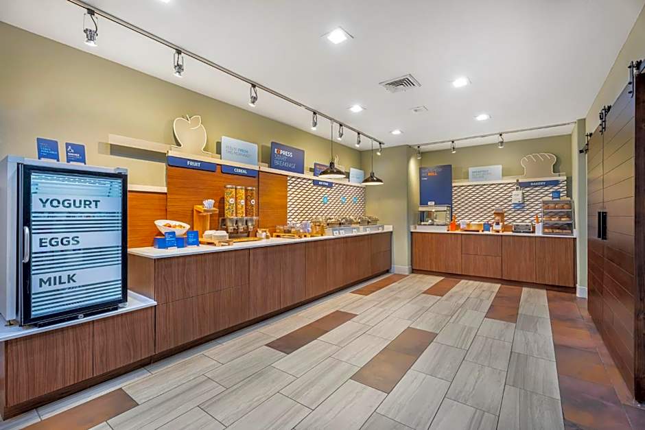 Holiday Inn Express and Suites Beeville By IHG