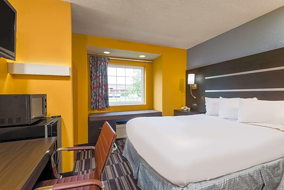 Microtel Inn & Suites By Wyndham Riverside