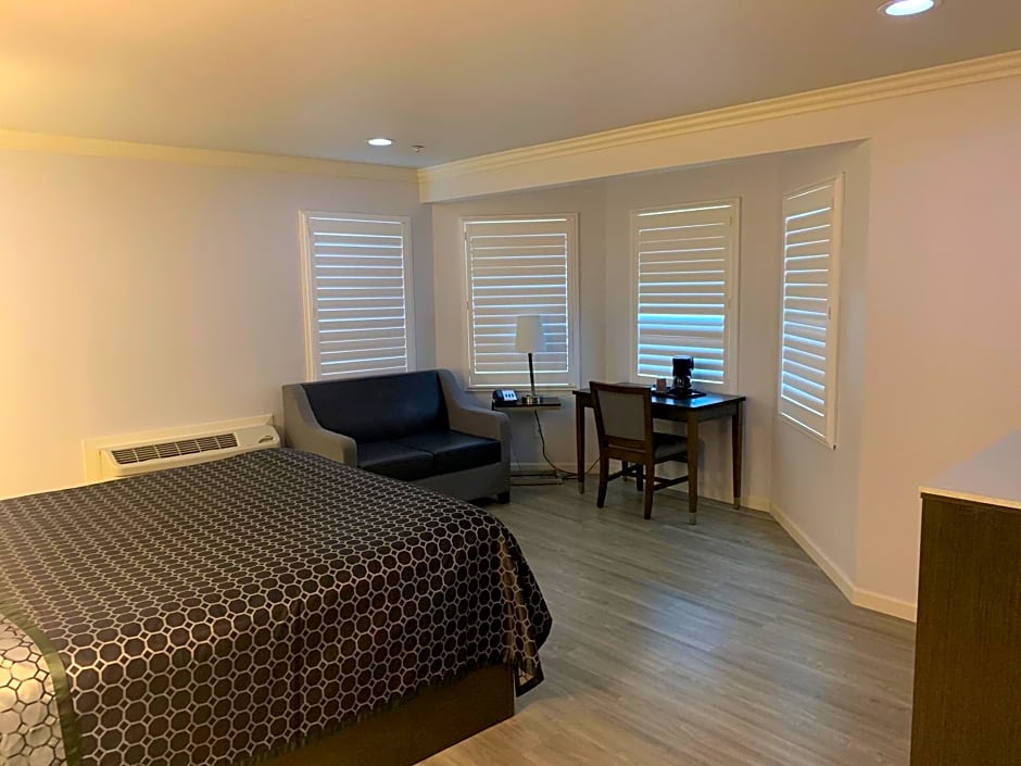 Mirage Inn & Suites
