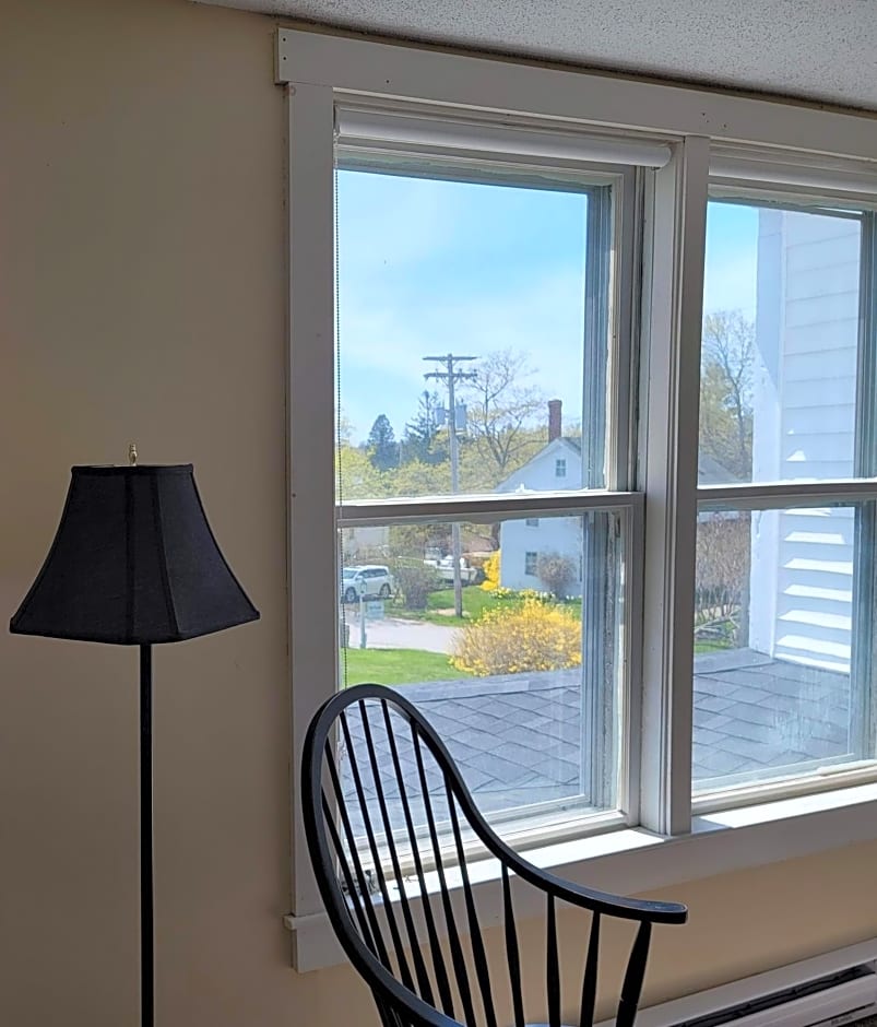 East Wind Inn & Suites