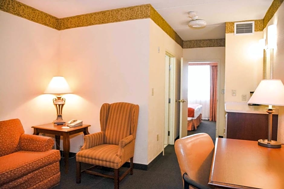 Country Inn & Suites by Radisson, London South, ON