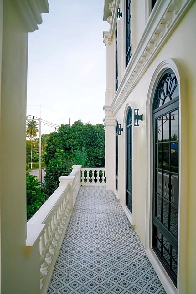 Daddy Dream Hotel and Residence