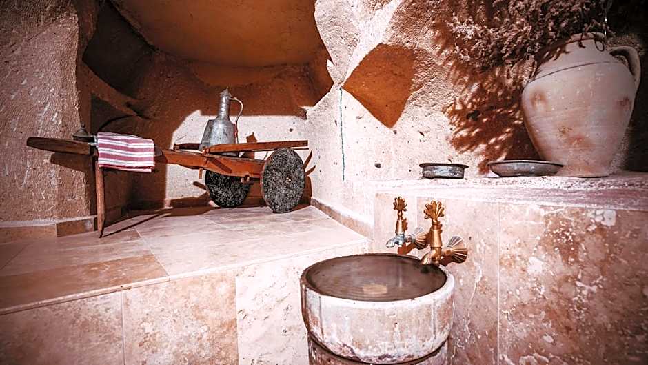Jerveni Cave Hotel