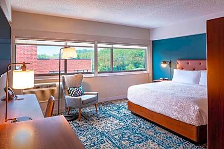 Large King Room with Roll-in Shower - Mobility and Hearing Accessible