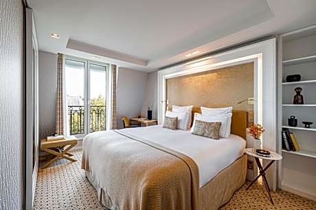 Privilege Room with Saint-Germain-des-Prés Church View