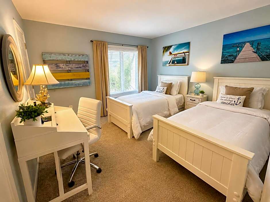 Waterfront Resort Condo w Beach