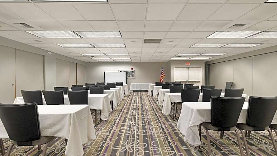 Howard Johnson by Wyndham Sacramento Downtown