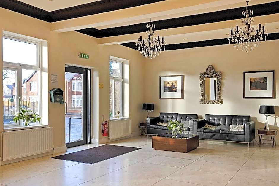 OYO The Baltimore Hotel