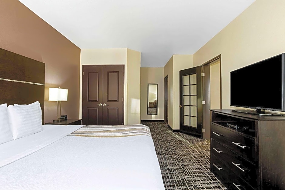 La Quinta Inn & Suites by Wyndham Denver Gateway Park