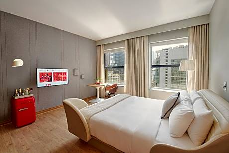 Deluxe King Room - Disability Accessible